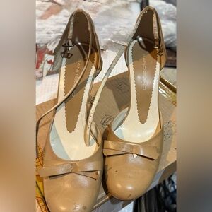 Bandolino Women's Beige Heels with Bow Accent